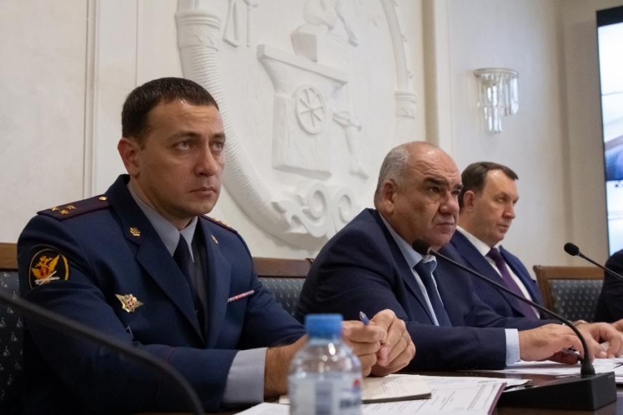 В Адыгее антинаркотическая комиссия рассмотрела вопросы повышения эффективности противодействия незаконному обороту наркотиков.