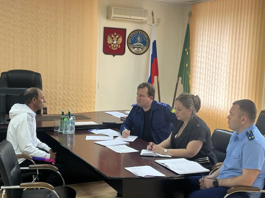 Прокурор Республики Адыгея Игорь Шевченко провел прием граждан в прокуратуре Красногвардейского района