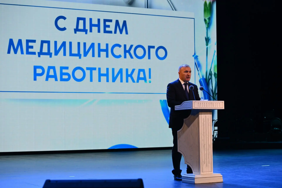 Глава Адыгеи поздравил медработников с наступающим профессиональным праздником